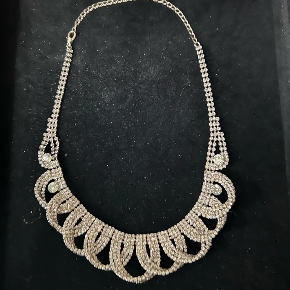 Necklace Looped Rhinestone Statement - Picture 4 of 9